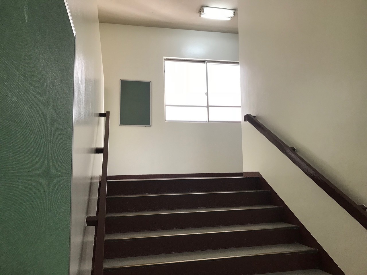 練馬区内中学校階段室塗装工事